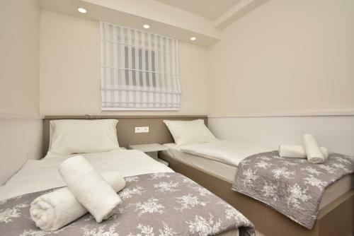 Apartments Dobro