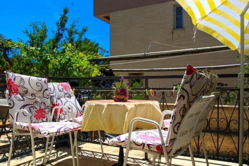 Apartments By The Sea Makarska - 15200