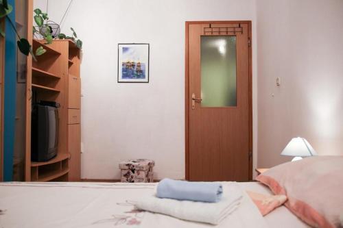Apartments By The Sea Makarska - 15200