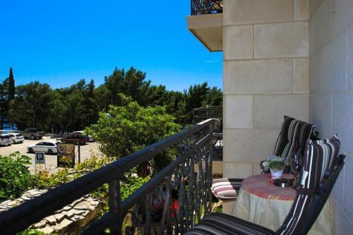 Apartments By The Sea Makarska - 15200