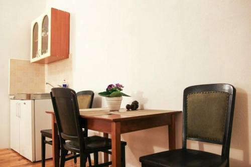 Apartments By The Sea Makarska - 15200