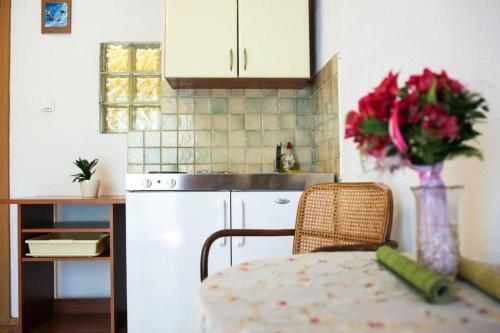 Apartments By The Sea Makarska - 15200