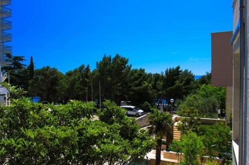 Apartments By The Sea Makarska - 15200