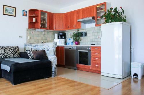 Apartments By The Sea Makarska - 15200