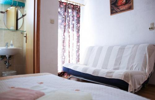 Apartments By The Sea Makarska - 15200