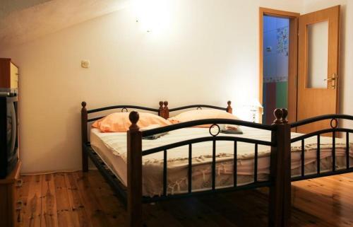 Apartments By The Sea Makarska - 15200