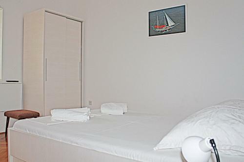 Hostal Bougainvillea Apartments