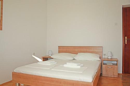 Hostal Bougainvillea Apartments