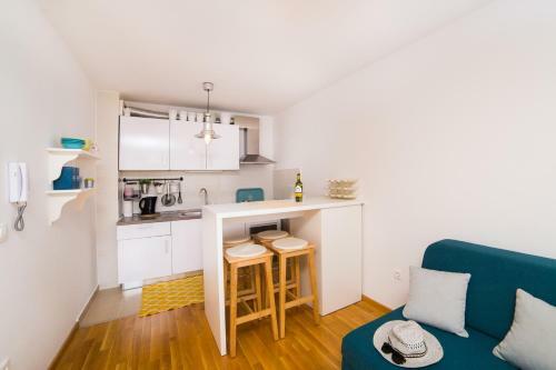 Studio Apartment Blue Sun