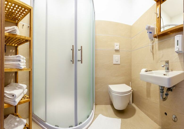 Hostal The House