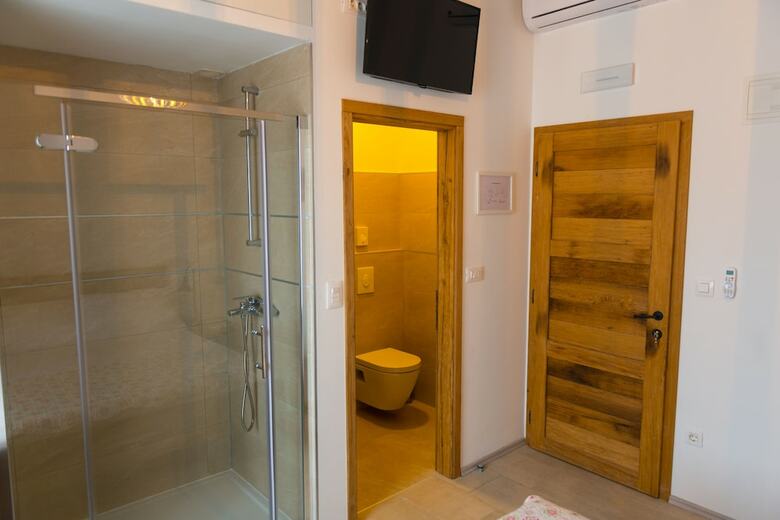 Hostal The House