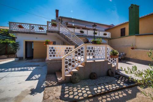 Apartments With A Parking Space Malinska (krk) - 13219