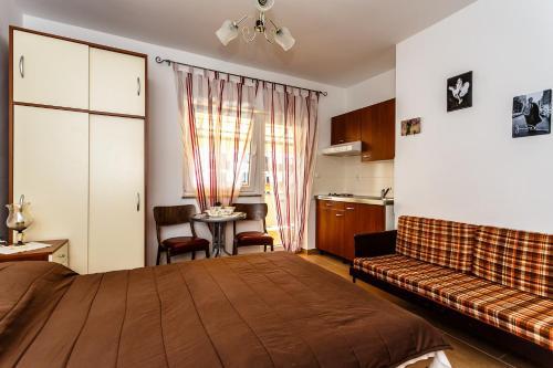 Apartments In Malinska/insel Krk 13213