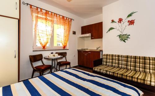 Apartments In Malinska/insel Krk 13213