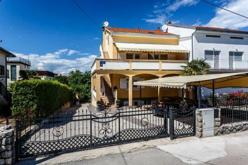 Apartments In Malinska/insel Krk 13213