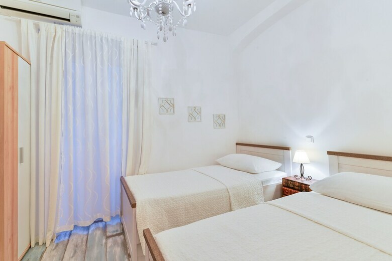Hostal Lanterna Rooms