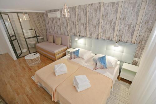 Apartments And Rooms With Wifi Zadar - 14030