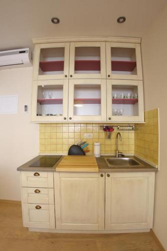 Apartments And Rooms With Wifi Zadar - 14030