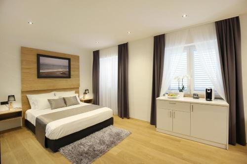 Hostal Double Room Zadar 14007b