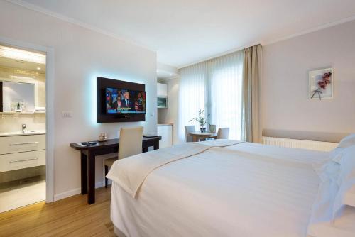Apartments And Rooms With Parking Space Zagreb - 14675
