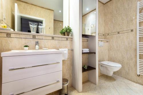Apartments And Rooms With Parking Space Zagreb - 14675
