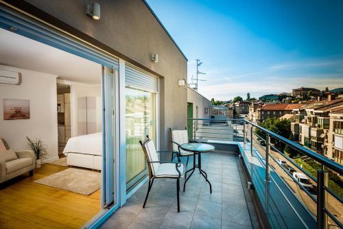 Apartments And Rooms With Parking Space Zagreb - 14675