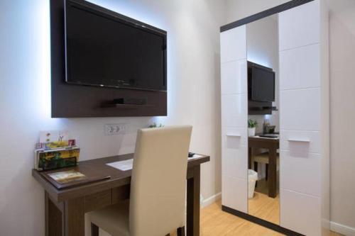 Apartments And Rooms With Parking Space Zagreb - 14675