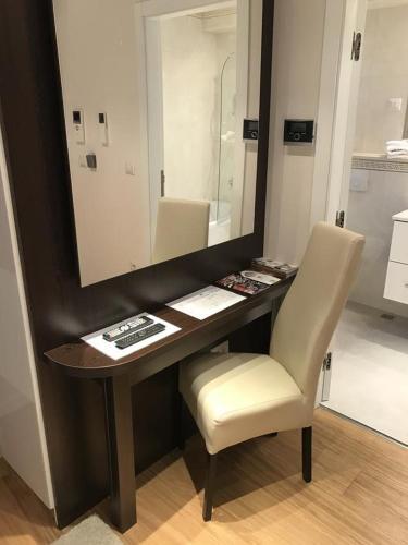 Apartments And Rooms With Parking Space Zagreb - 14675