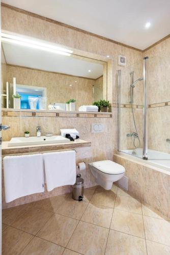 Apartments And Rooms With Parking Space Zagreb - 14675