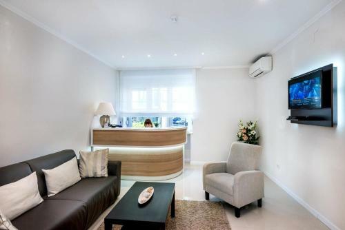 Apartments And Rooms With Parking Space Zagreb - 14675