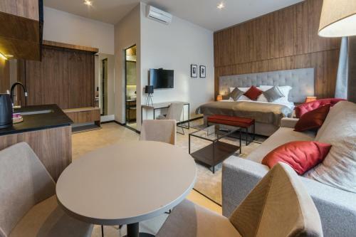 De?man Luxury Apartments