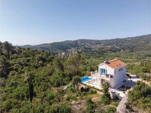 Three-bedroom Holiday Home In Zrnovo
