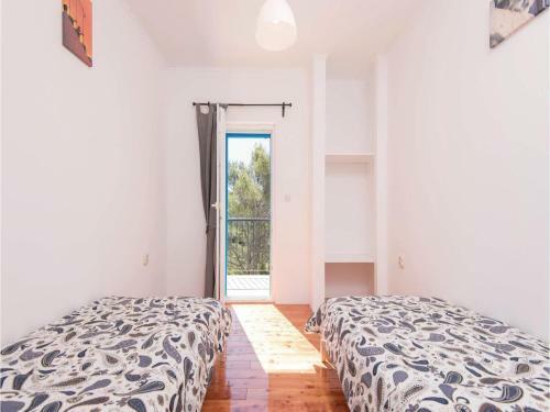 Three-bedroom Holiday Home In Zrnovo