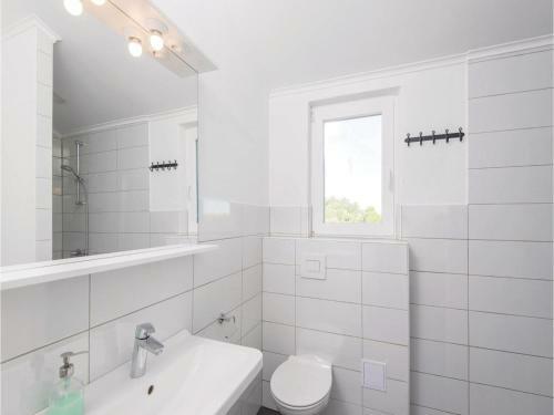 Three-bedroom Holiday Home In Zrnovo