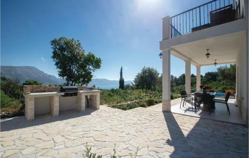 Three-bedroom Holiday Home In Zrnovo
