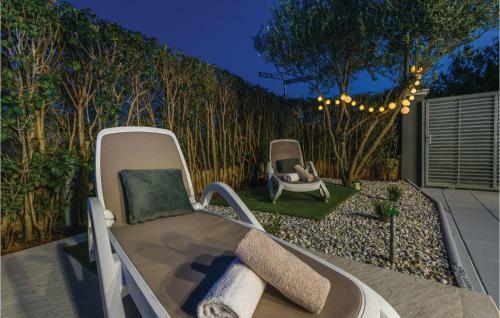 Four-bedroom Holiday Home In Sukosan
