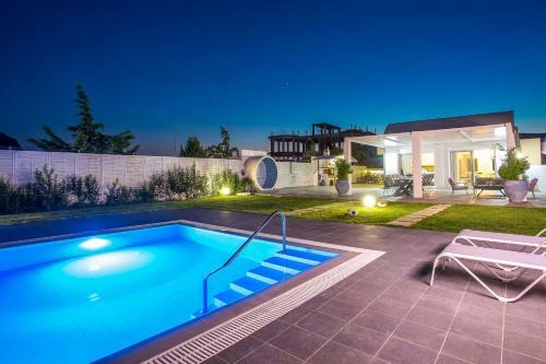 Villa White Passion