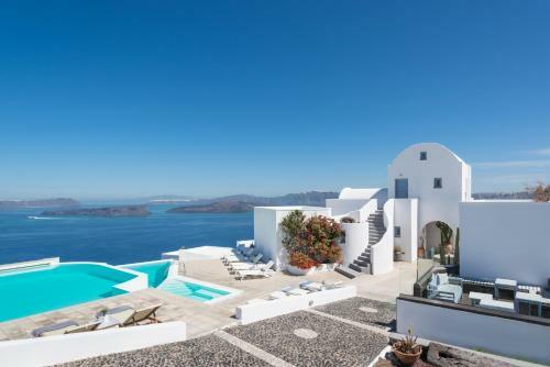 Apanemo Hotel & Suites