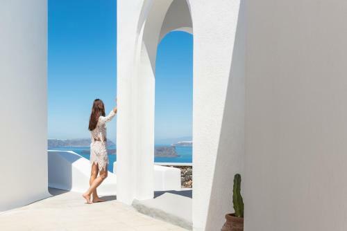 Apanemo Hotel & Suites