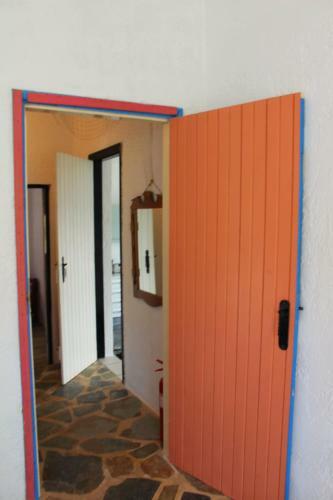 Villette Adonis Andros