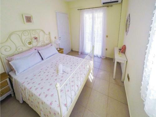 Four-bedroom Holiday Home In Diakopto