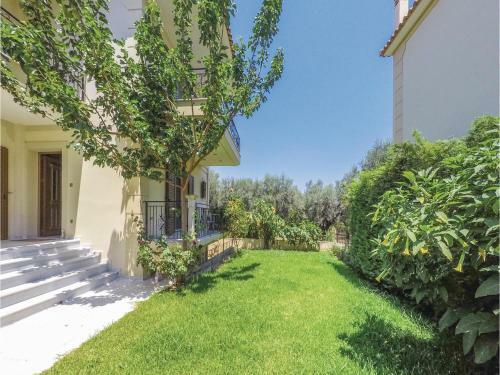 Four-bedroom Holiday Home In Diakopto