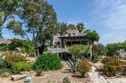 Seaside House On Aegina Lovely Island