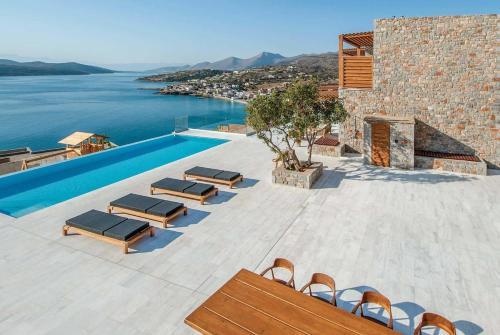 Plaka Villa Sleeps 8 Air Con Wifi