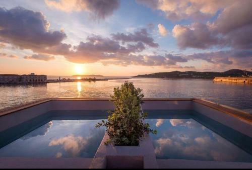 Hotel Shapes Luxury Suites