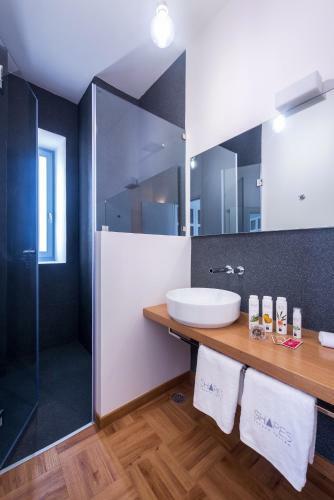 Hotel Shapes Luxury Suites