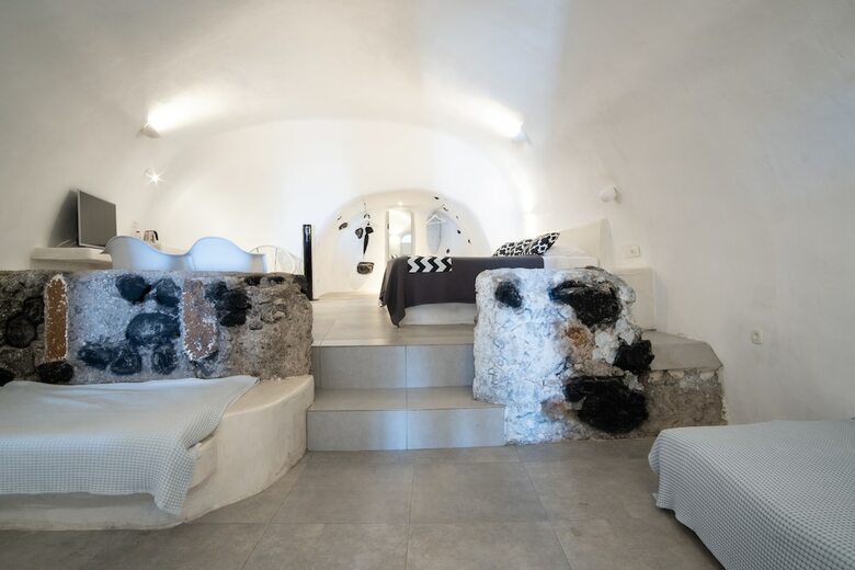 Hostal On The Cliff Suites