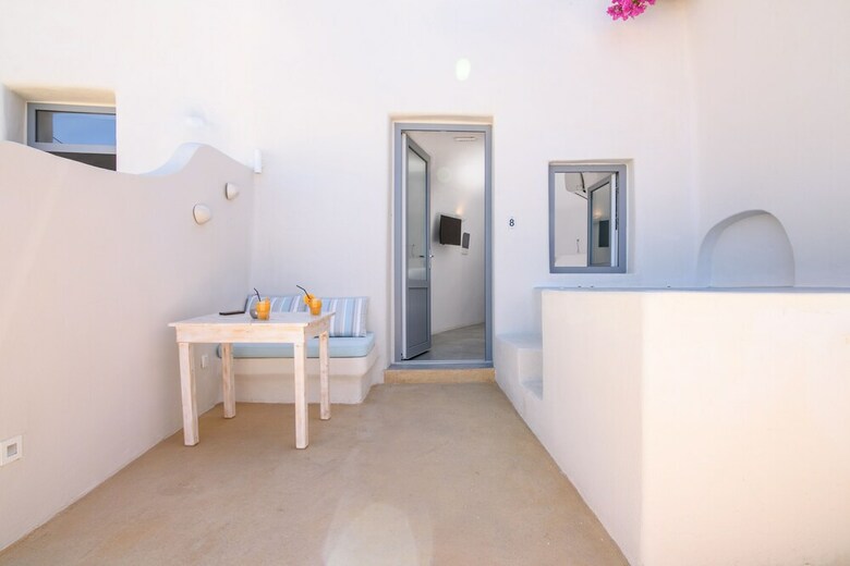 Hostal On The Cliff Suites