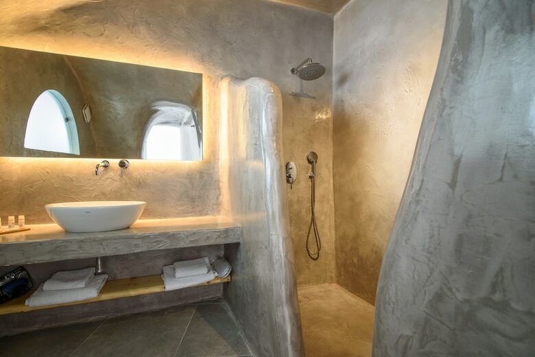Hostal On The Cliff Suites