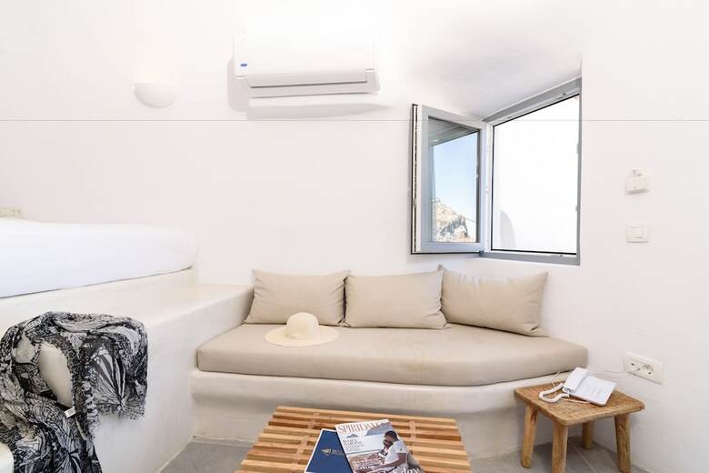Hostal On The Cliff Suites